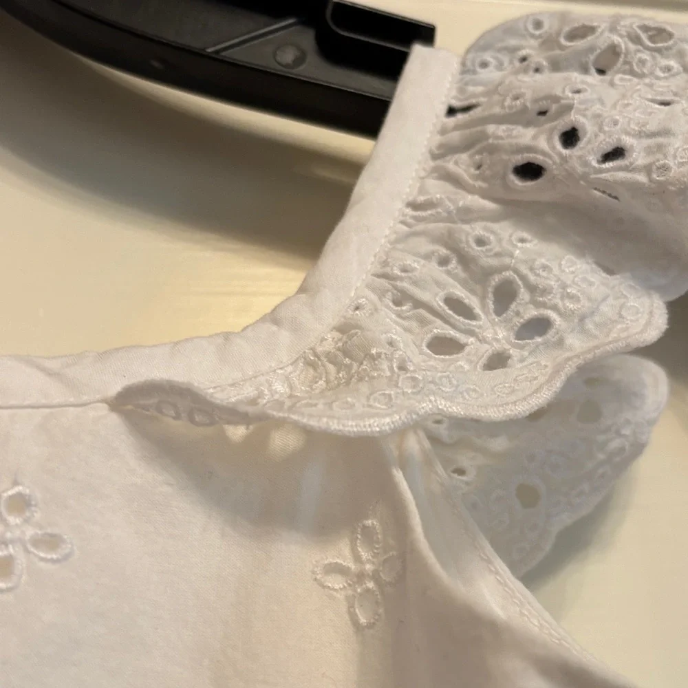 GAP White Eyelet Sundress for‎ Girls - Classic Summer Dress Size S 6-7)